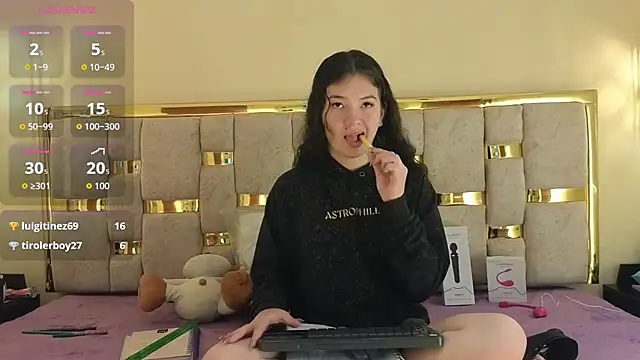 Snapshot of lilimini032 chatting on February 17, 2026, 8:17 pm lilimini032 online show from February 17, 2026, 8:17 pm