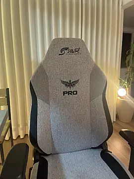 carolynnetrujillo online show from April 20, 2026, 2:47 am