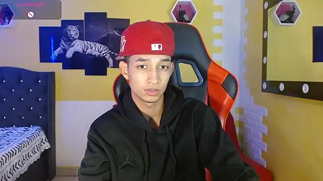 jose sexycumm online show from November 2, 2025, 8:36 pm