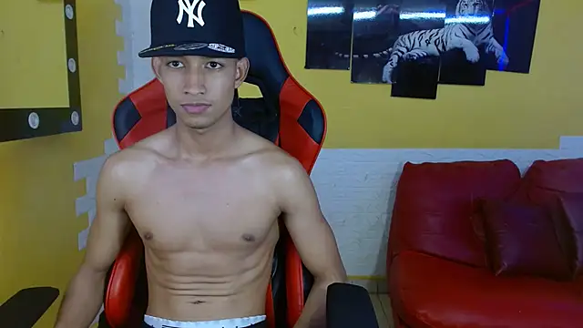 jose sexycumm online show from March 10, 2025, 10:55 pm