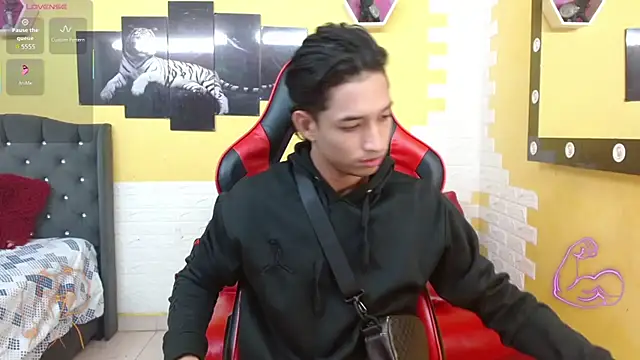 jose sexycumm online show from December 18, 2025, 7:29 pm