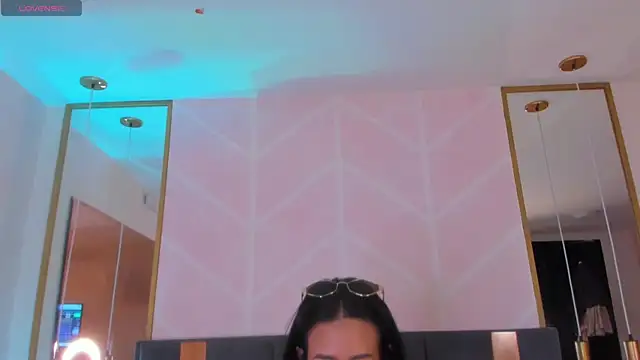 GabyPetit online show from November 13, 2025, 8:02 pm