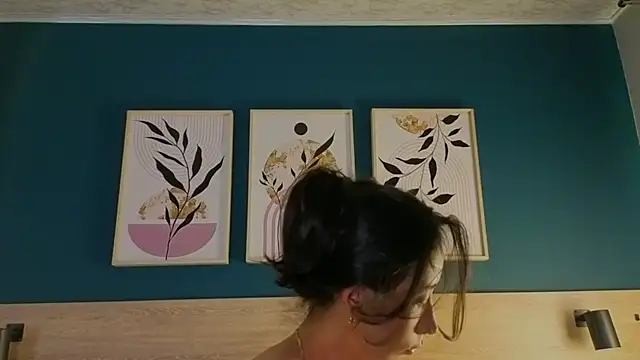 GabyPetit online show from November 5, 2025, 8:12 pm