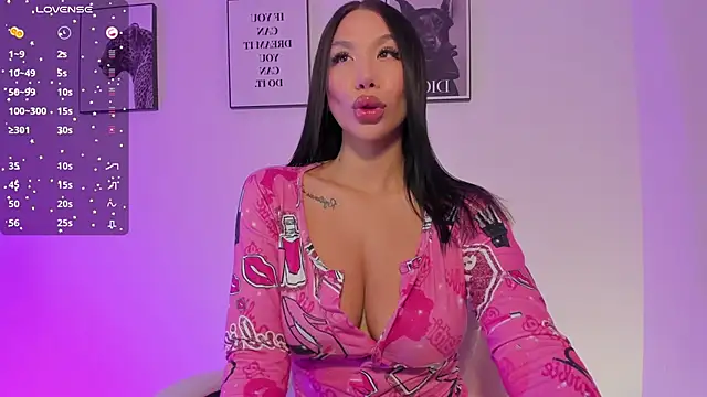 Emilyymilleer  online show from November 26, 2025, 7:25 pm