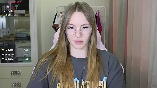 littlevildevil online show from February 28, 2025, 2:20 pm