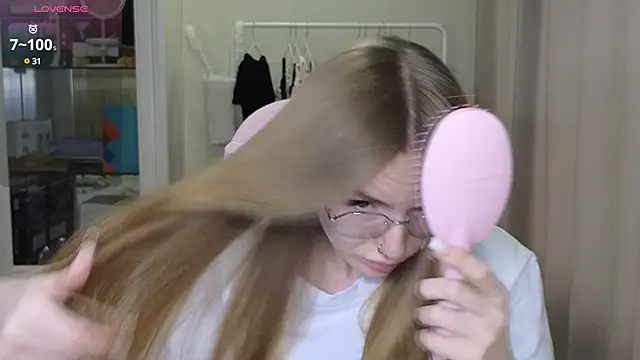 littlevildevil online show from March 19, 2025, 11:06 am