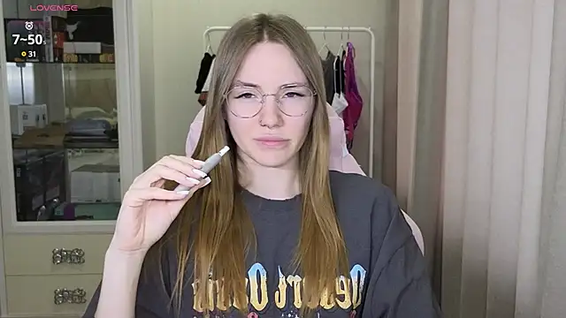 littlevildevil online show from February 28, 2025, 11:14 am