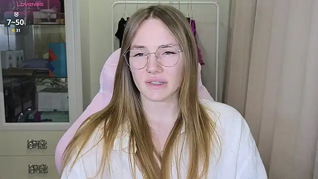 littlevildevil online show from March 14, 2025, 11:12 am