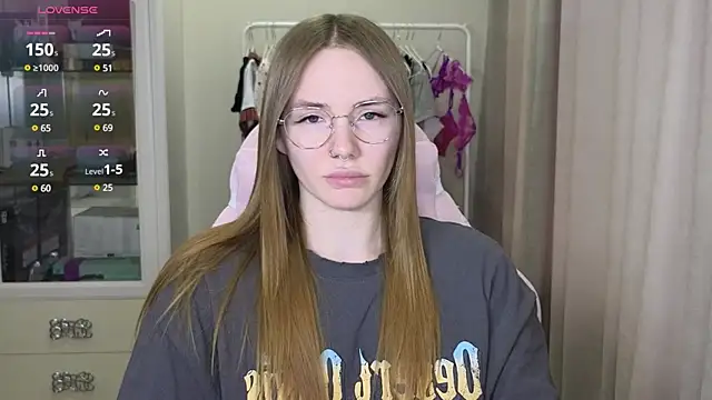 littlevildevil online show from March 3, 2025, 12:06 pm