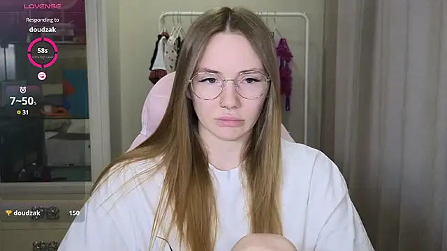 littlevildevil online show from March 7, 2025, 11:18 am