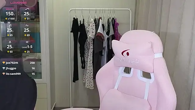 littlevildevil online show from March 10, 2025, 2:05 pm