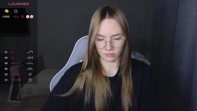 littlevildevil online show from December 17, 2025, 9:03 am