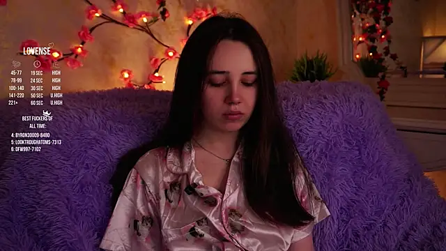 GillianDowdey online show from November 28, 2025, 3:07 am