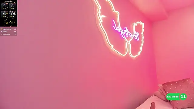 Ninna monroe  online show from September 15, 2025, 4:18 pm