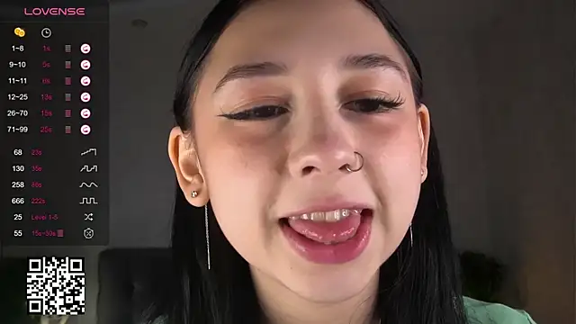 Snapshot of AislyEmbury chatting on October 29, 2025, 4:33 am AislyEmbury online show from October 29, 2025, 4:33 am