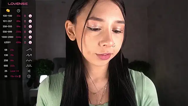 Snapshot of AislyEmbury chatting on October 1, 2025, 5:45 am AislyEmbury online show from October 1, 2025, 5:45 am