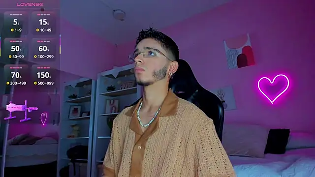 Ian Castillo  online show from March 12, 2025, 11:21 am