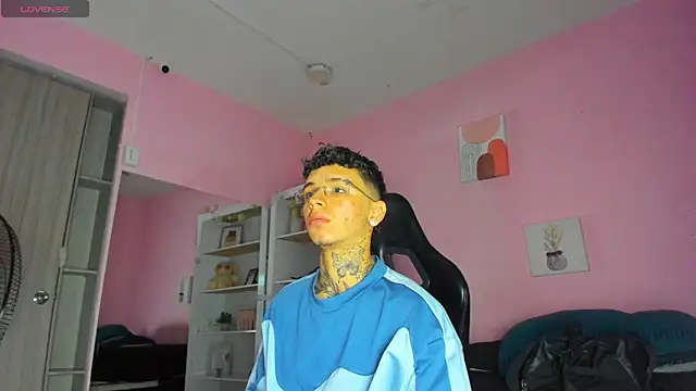 Ian Castillo  online show from November 4, 2025, 11:14 am