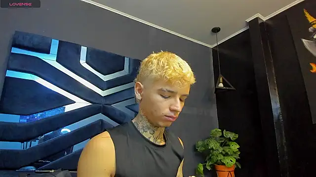 Ian Castillo  online show from January 19, 2026, 11:25 am