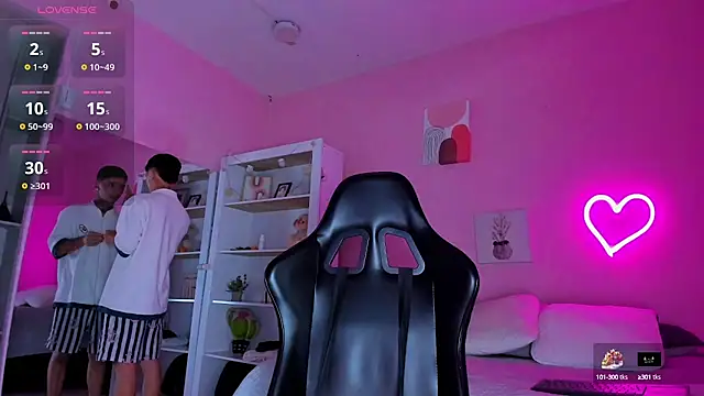 Ian Castillo  online show from September 10, 2025, 11:20 am