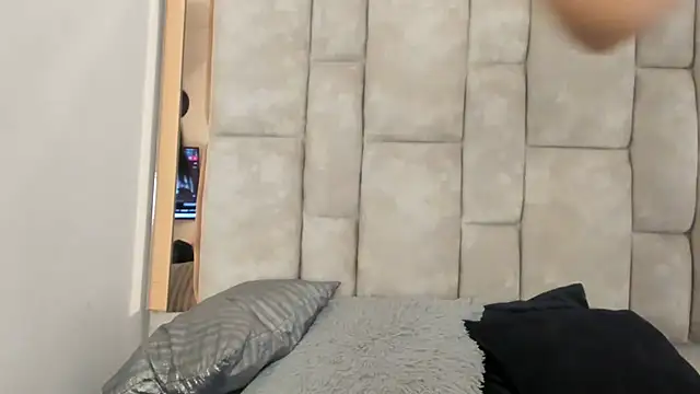 Oliviaa Evans online show from January 18, 2026, 3:32 am