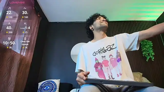 Aaron Jassell1 online show from September 15, 2025, 2:06 pm