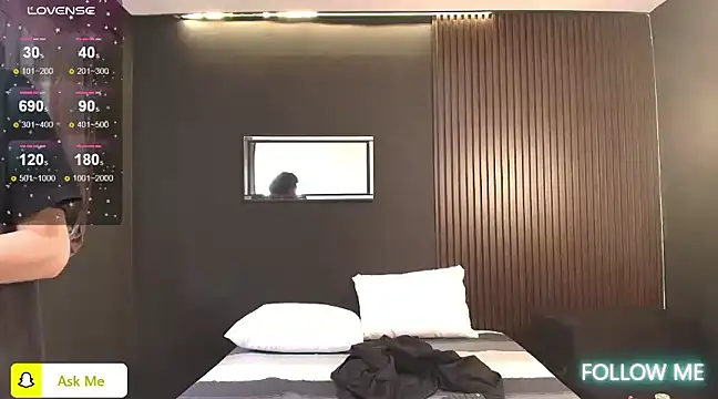 Aaron Jassell1 online show from February 19, 2025, 9:47 pm