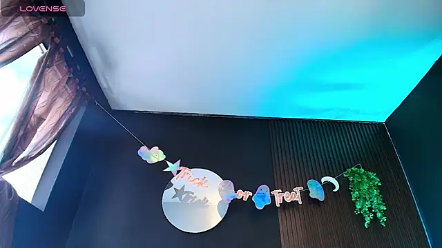 Aaron Jassell1 online show from October 28, 2025, 2:49 pm