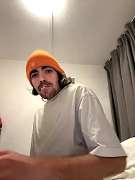 wolfwhite95 online show from October 29, 2025, 1:26 am