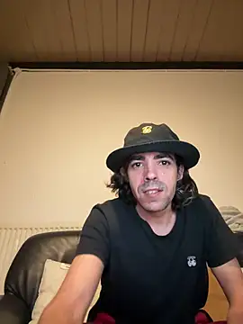 wolfwhite95 online show from October 12, 2025, 1:07 am