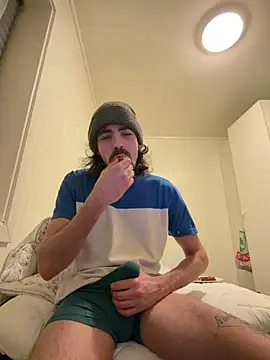 wolfwhite95 online show from April 6, 2026, 9:05 pm