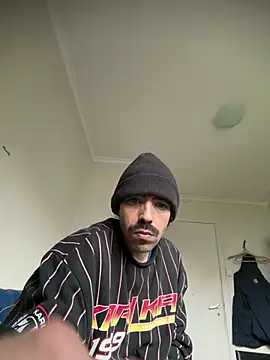 wolfwhite95 online show from April 25, 2026, 12:19 pm