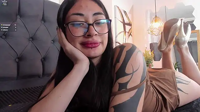 aprildreams19 online show from March 22, 2025, 4:04 pm