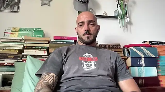 alessandromori91 online show from May 11, 2026, 8:27 am