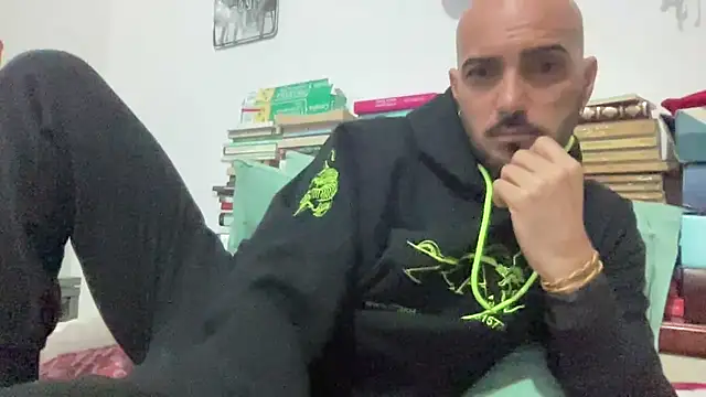 alessandromori91 online show from May 10, 2026, 6:54 pm