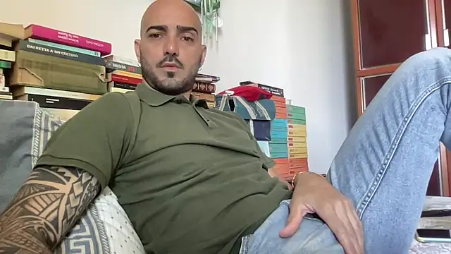 alessandromori91 online show from May 24, 2026, 7:41 am