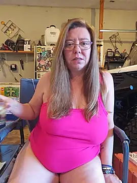 Snapshot of MsShelby40 chatting on June 19, 2026, 10:47 pm MsShelby40 online show from June 19, 2026, 10:47 pm