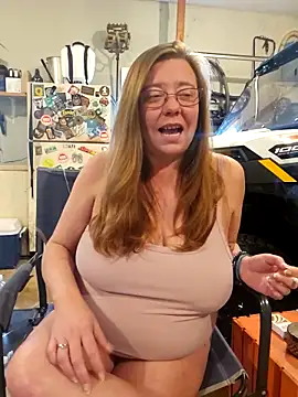 MsShelby40 online show from October 25, 2025, 8:42 pm