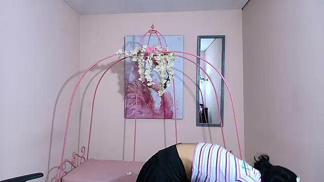 Snapshot of Violetta_Suky chatting on February 26, 2025, 1:32 pm Violetta Suky online show from February 26, 2025, 1:32 pm