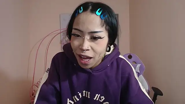 Snapshot of Violetta_Suky chatting on March 14, 2025, 1:13 pm Violetta Suky online show from March 14, 2025, 1:13 pm