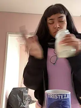 Snapshot of Violetta_Suky chatting on October 28, 2025, 12:48 pm Violetta Suky online show from October 28, 2025, 12:48 pm