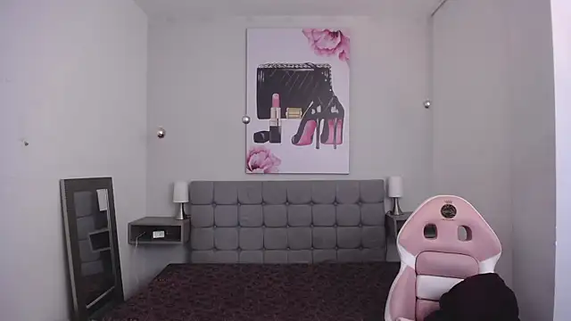 Snapshot of Violetta_Suky chatting on September 10, 2025, 12:37 pm Violetta Suky online show from September 10, 2025, 12:37 pm