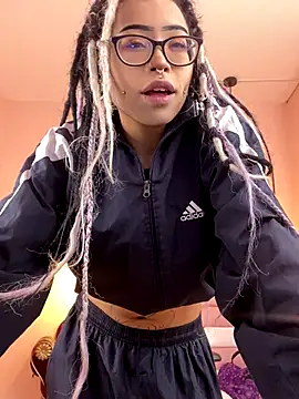 Snapshot of Violetta_Suky chatting on October 8, 2025, 1:12 pm Violetta Suky online show from October 8, 2025, 1:12 pm