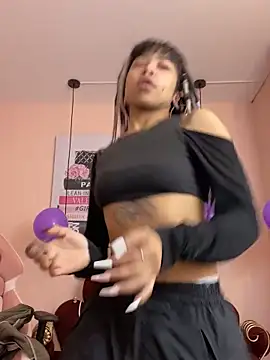 Snapshot of Violetta_Suky chatting on October 18, 2025, 1:02 pm Violetta Suky online show from October 18, 2025, 1:02 pm