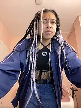 Snapshot of Violetta_Suky chatting on October 9, 2025, 12:49 pm Violetta Suky online show from October 9, 2025, 12:49 pm