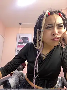 Snapshot of Violetta_Suky chatting on October 20, 2025, 1:22 pm Violetta Suky online show from October 20, 2025, 1:22 pm