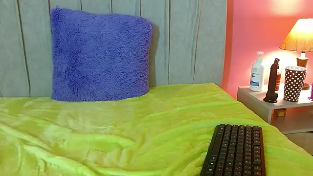 monicahotsex303av online show from March 3, 2025, 9:26 pm