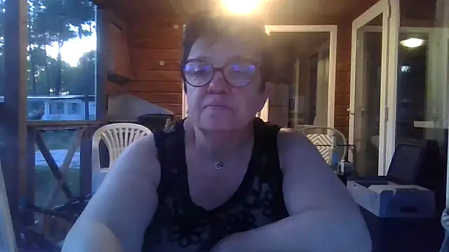 Snapshot of Vandeae44 chatting on May 21, 2026, 7:44 pm Vandeae44 online show from May 21, 2026, 7:44 pm