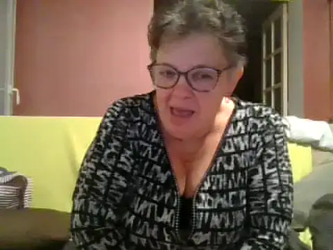 Vandeae44 online show from March 9, 2025, 8:42 pm