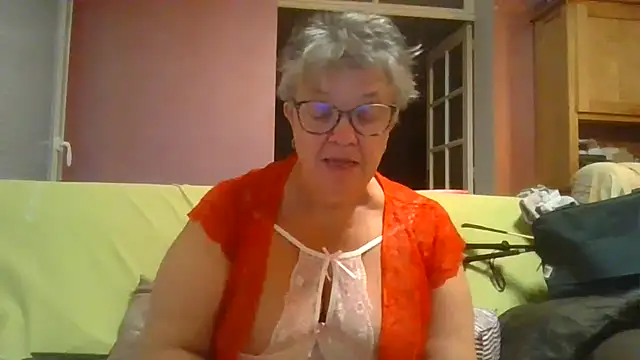 Vandeae44 online show from September 26, 2025, 7:54 pm